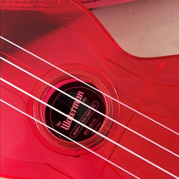 Ukulele with carry backpack case - Picture 2 of 4